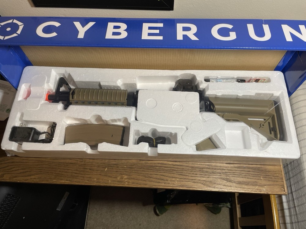 Airsoft Electric M4 Rifle