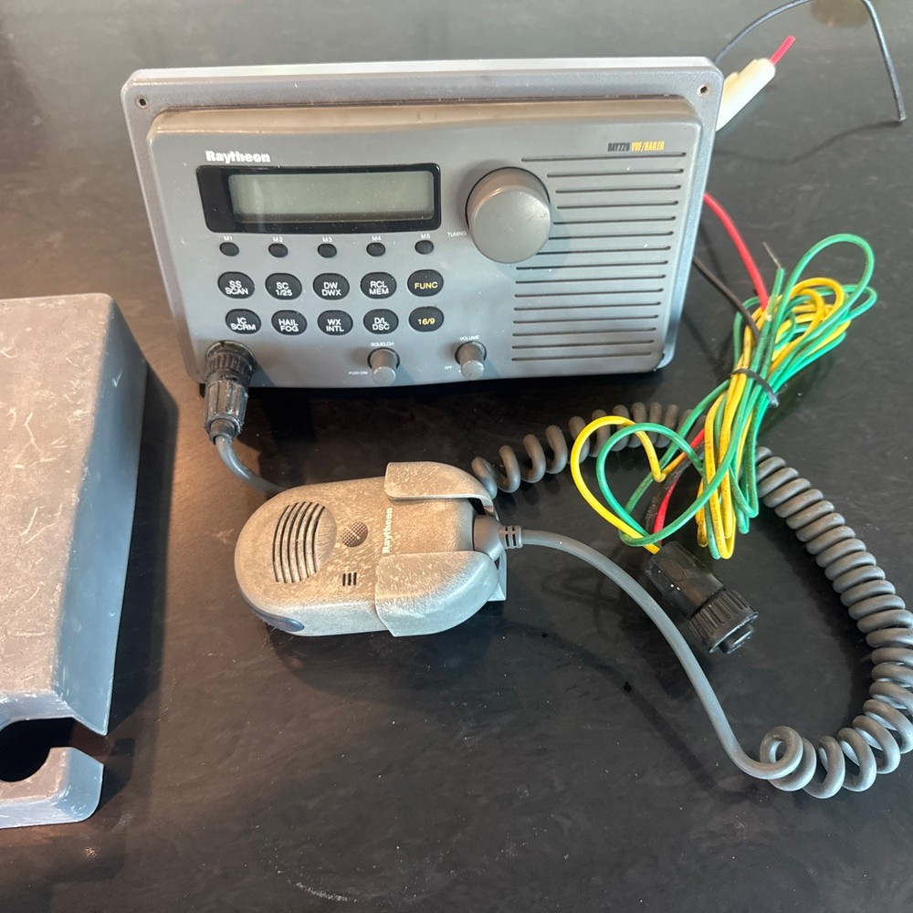 Raytheon RAY 220 VHF Hailer