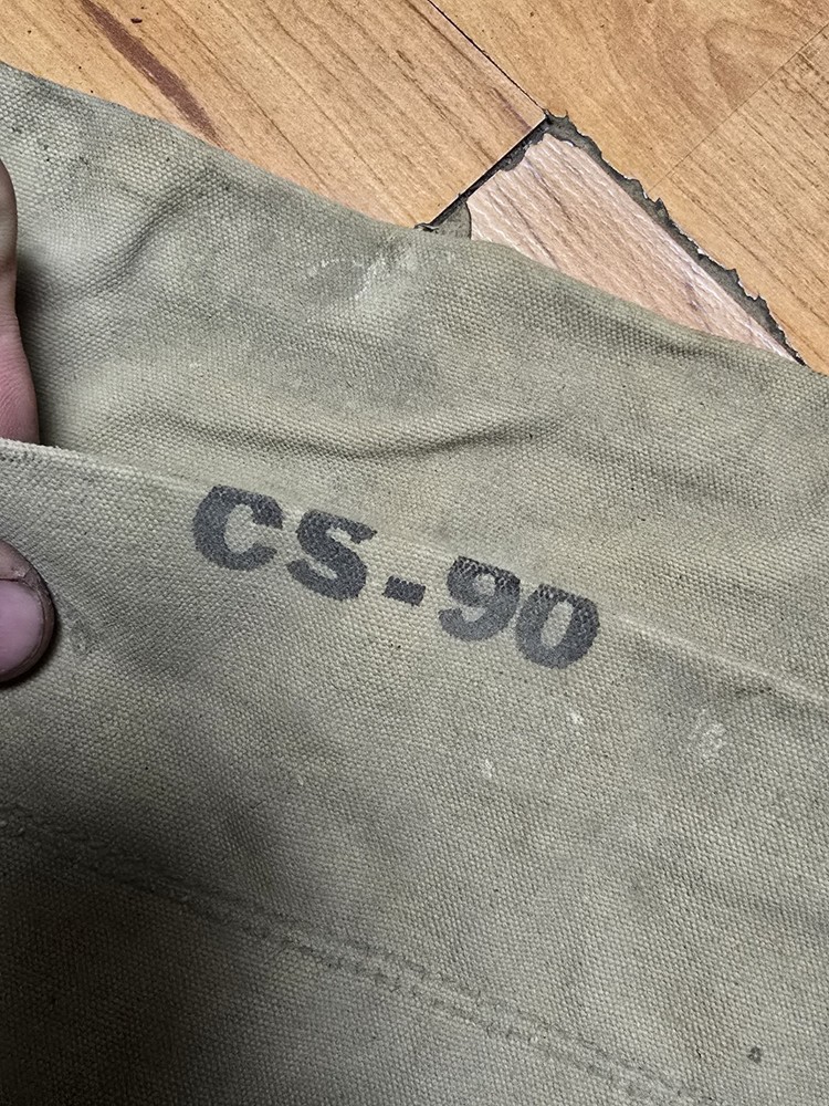 ORIGINAL WWII US ARMY SIGNAL CORP CS-90 RED, ORANGE GREEN FLAG CARRY CASE
