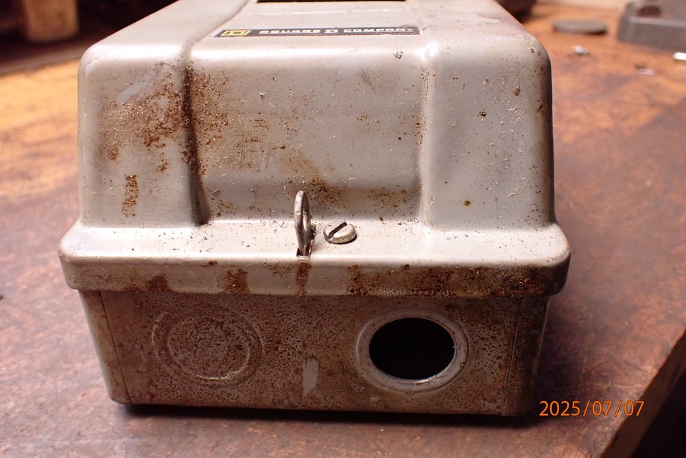 SQUARE D MANUAL STARTER SWITCH 1 PHASE PUSH BUTTON FOR MACHINES