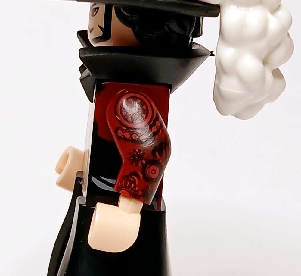 Dracule Mihawk Minifig - One Piece