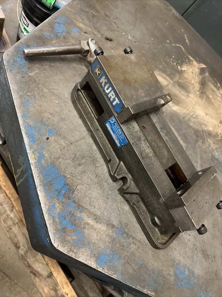 KURT ANGLOCK 6" MILLING MACHINE VISE - #D675 (dkurt2)