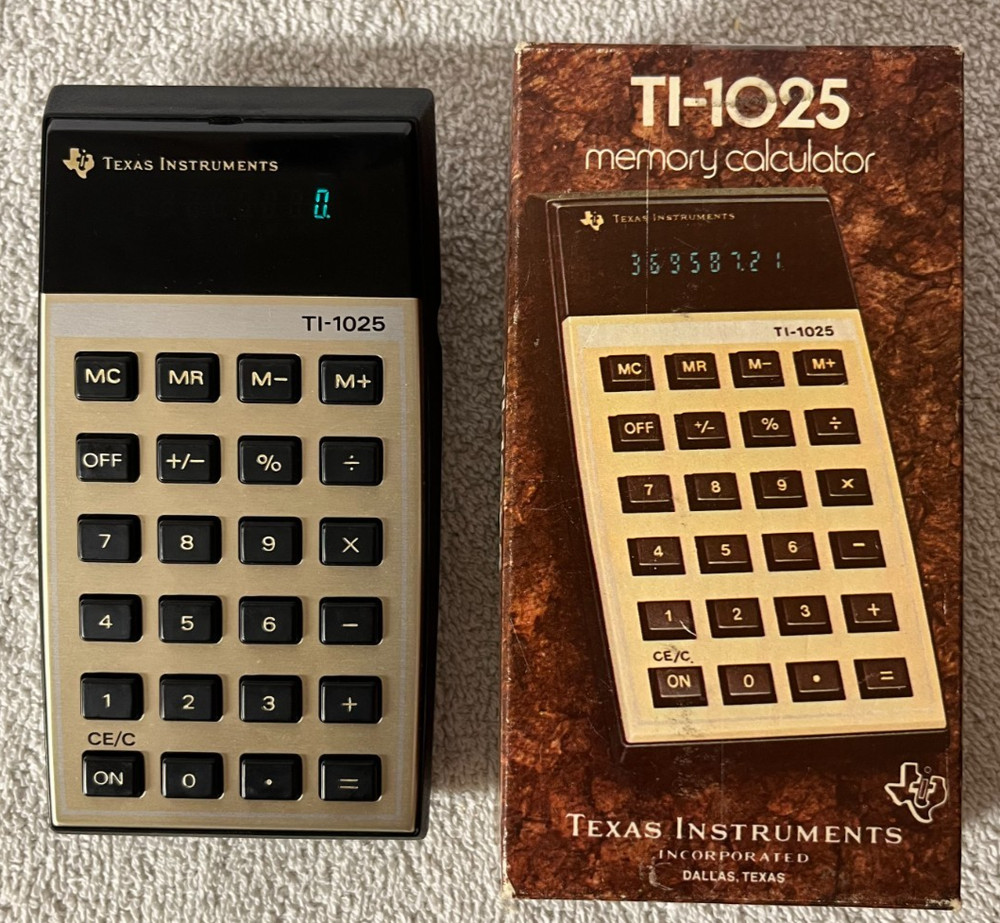 TI-1025 Memory Calculator TEXAS INSTRUMENTS w/ 9-Volt Battery, Works