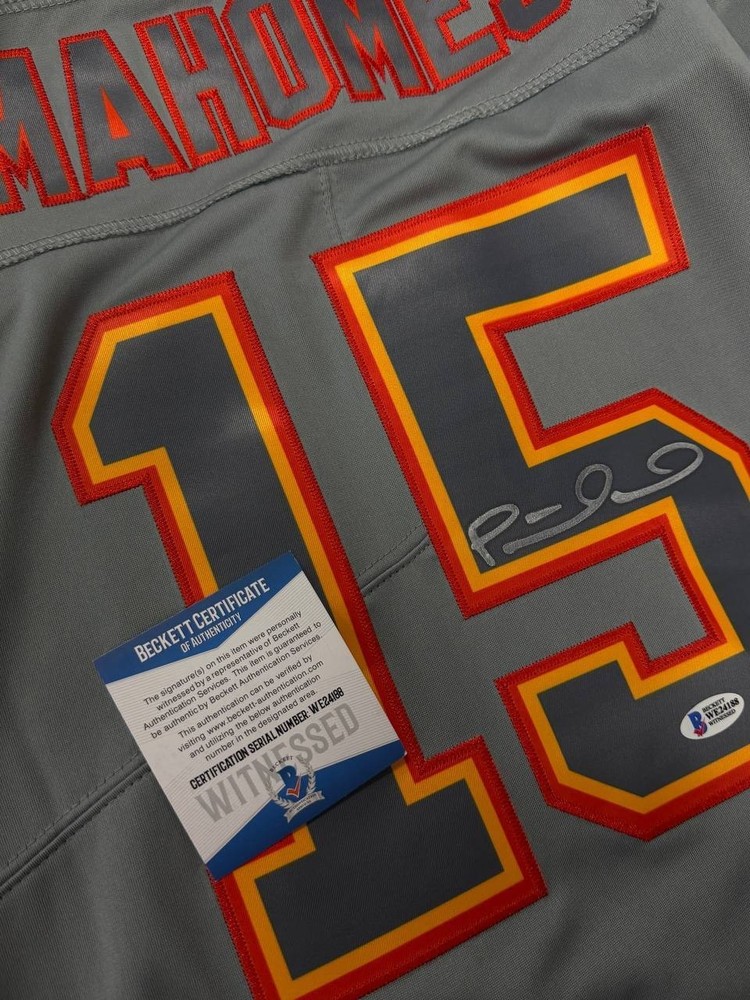 Hand Signed JERSEY Patrick Mahomes Autographed Size M BAS Authentication