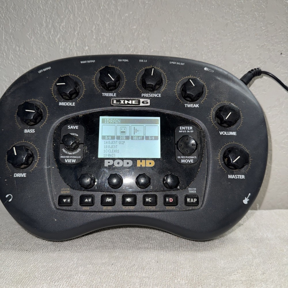 Line 6 POD HD Desktop Guitar Multi-Effect Processor, 22 Amp Models, 100+ Effects