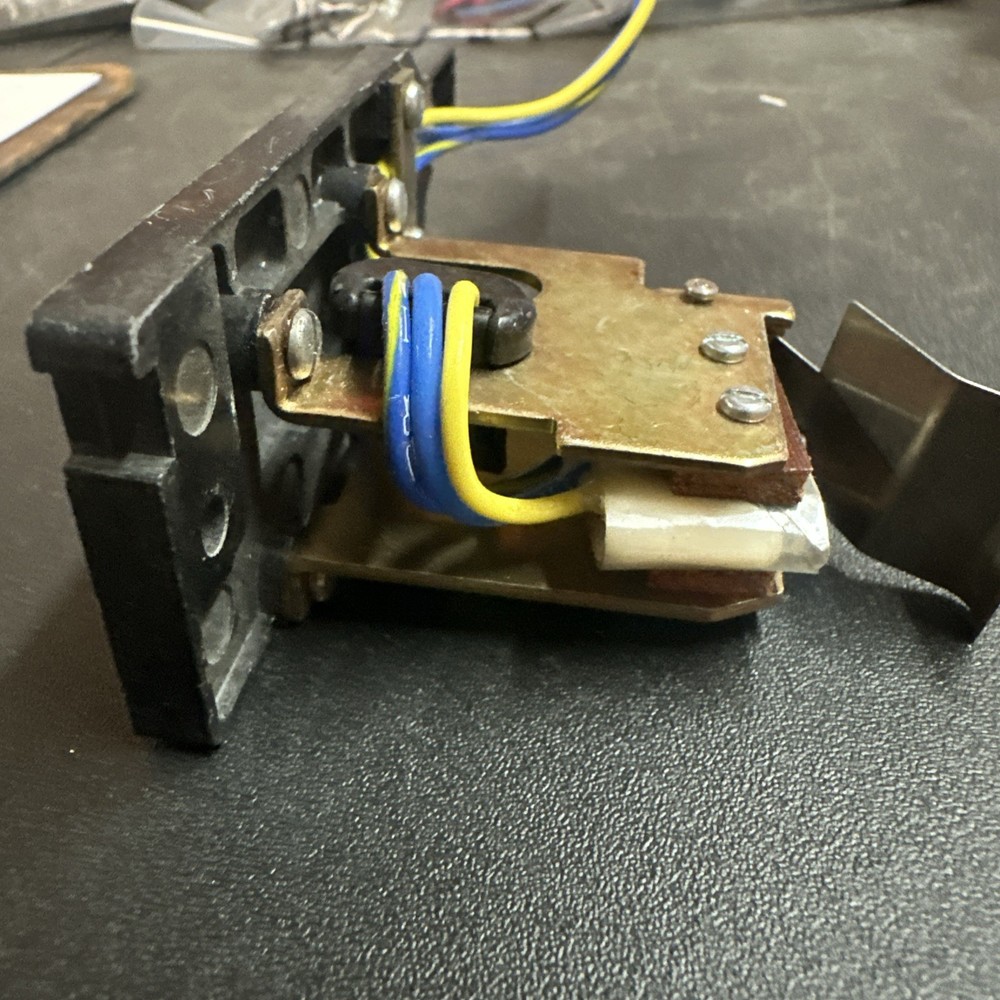 SQUARE D AUX SWITCH (USED) LA11284
