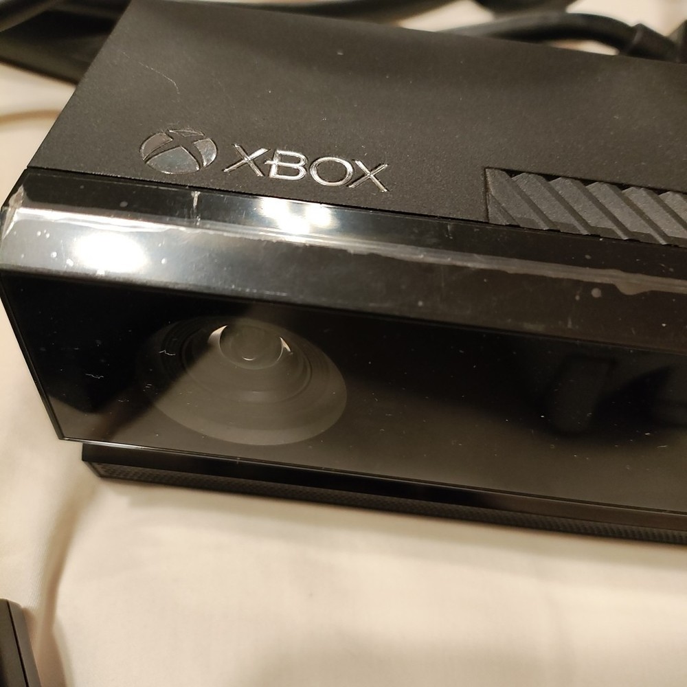 Microsoft Xbox One KINECT Connect Sensor Bar Camera Bundle Controller/Cable Mix