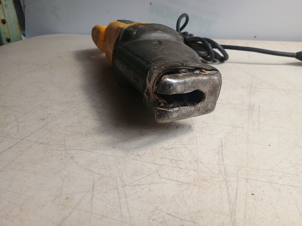 Dewalt DW307M 1 1/4” stroke Reciprocating Saw
