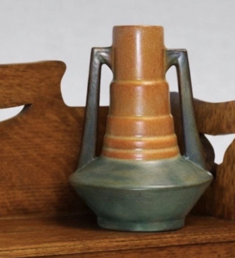 Vintage ROSEVILLE FUTURA Art Deco TELESCOPE Urn Vase #382-7 Tan/Green 7”