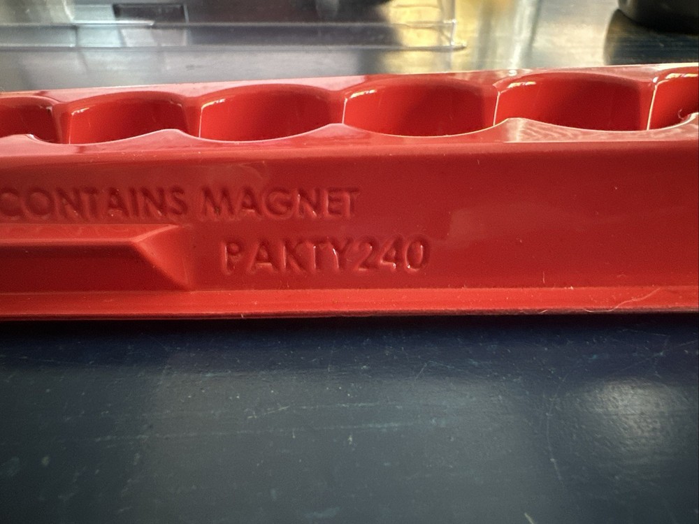 Snap In Magnetic Socket Tray & Cover Red