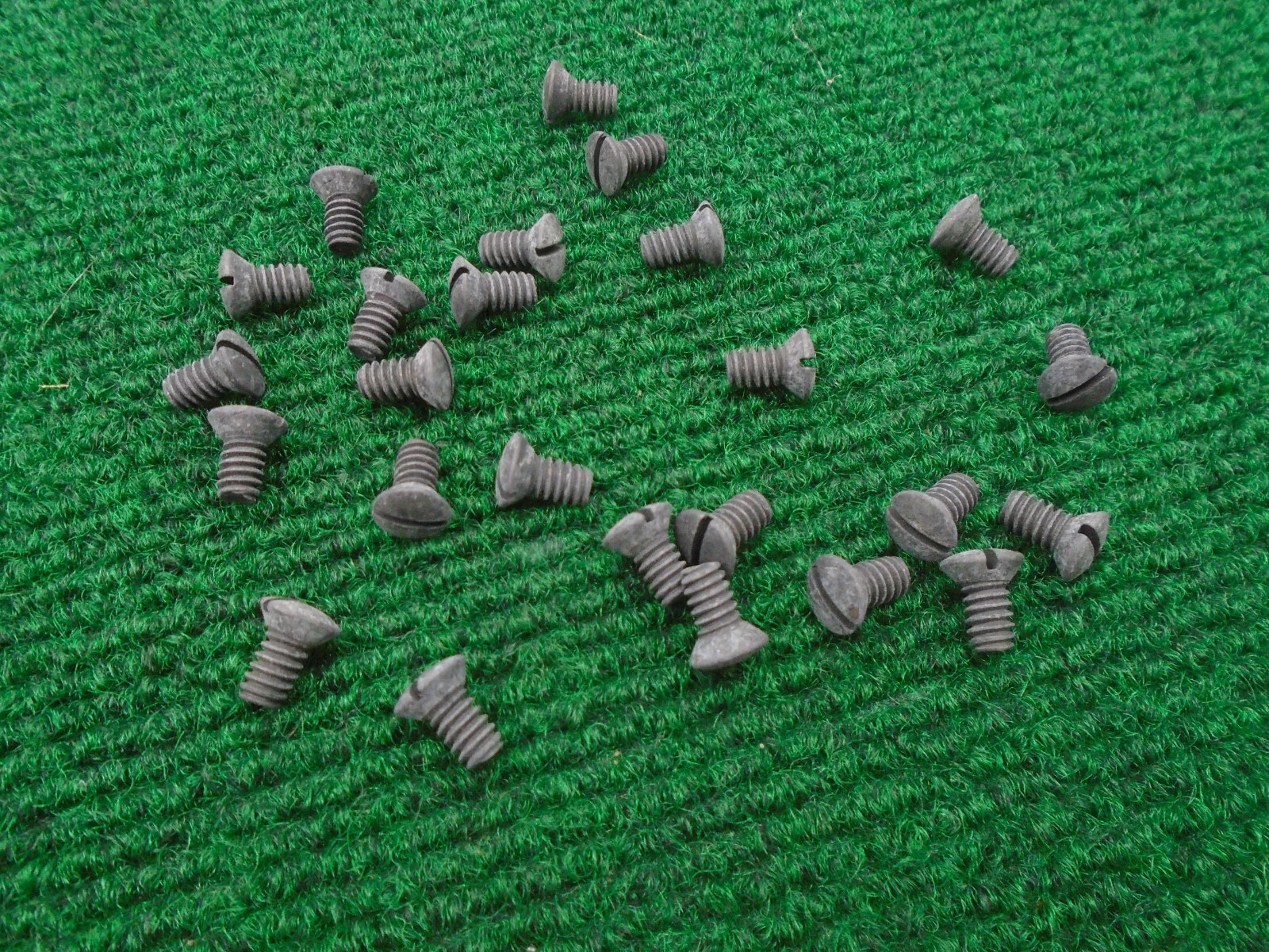 Vintage NOS Door Knob Side Knob Screws in Bulk 25 Count - 10-24 by 1/4 (40004)