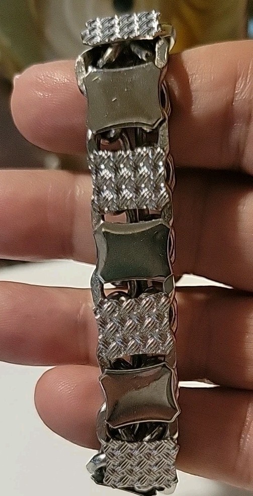 Silvertone Bracelet Texured Squares Link