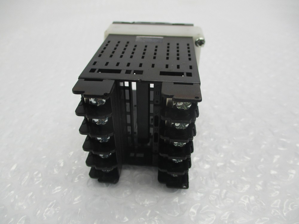 OMRON E5CSV-R1TD TEMPERATURE CONTROLLER NSNP