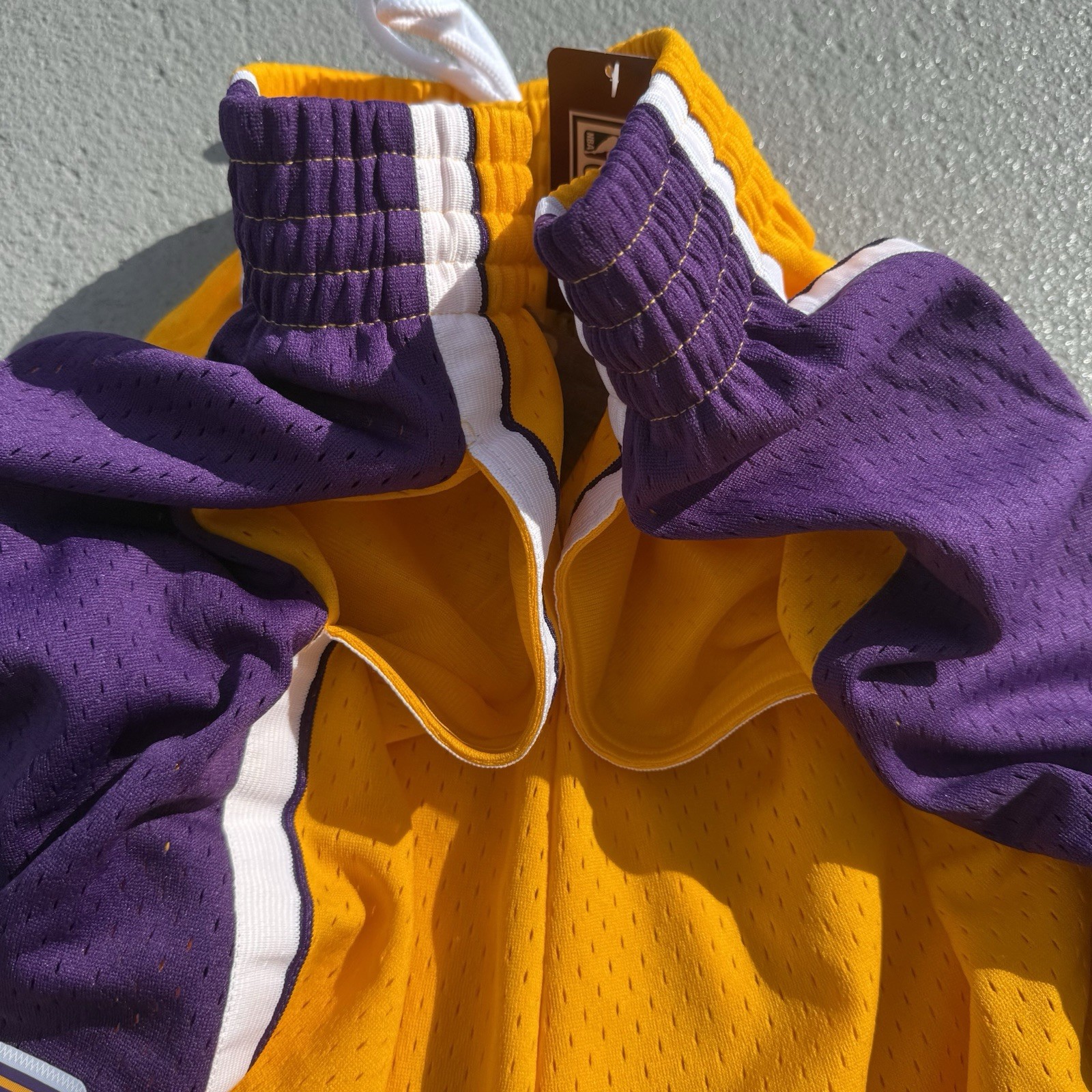 Men's Mitchell & Ness Los Angeles Lakers NBA Swingman Shorts 2009 Large