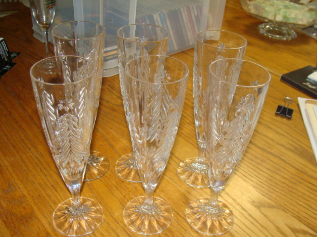 SIX CRYSTAL HOLIDAY CHRISTMAS CHAMPAGNE GLASSES