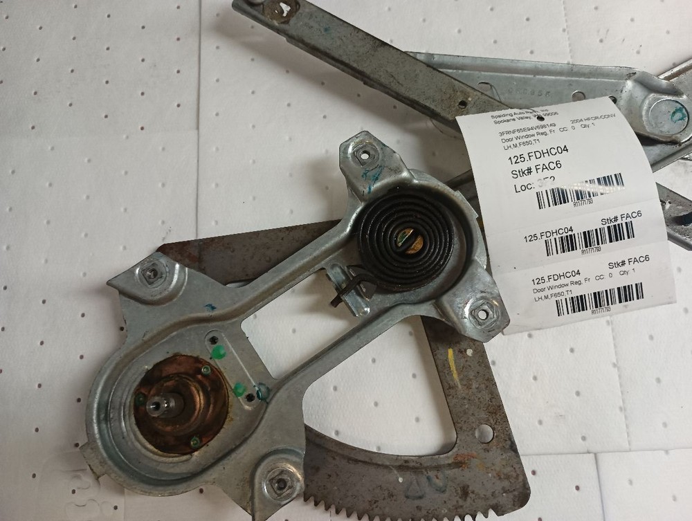 2004 Left Driver Front Window Regulator Manual (11771793