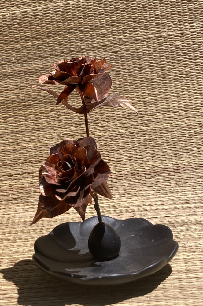 Beautiful copper 'orange' roses with leaf on ceramic base