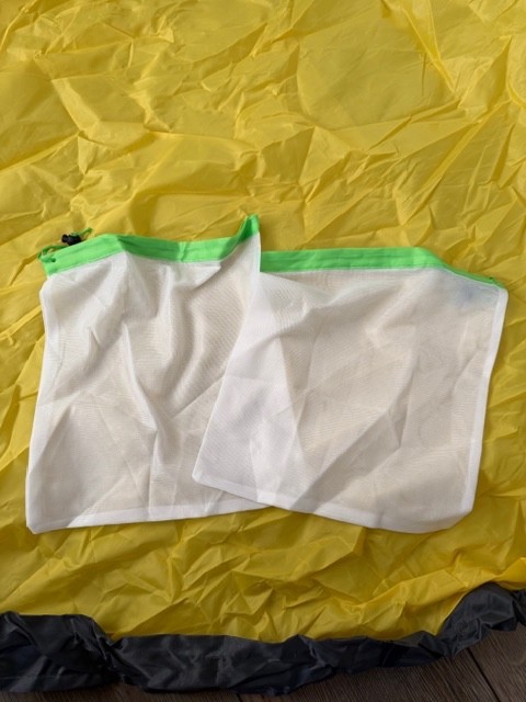 Toy play mat with storage