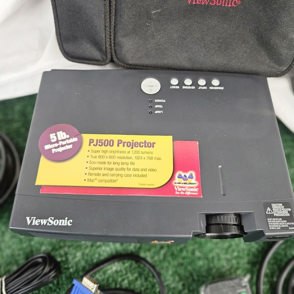 ViewSonic PJ500 2 Panel LCD Digital Multimedia Projector VPROJ23544-2W With Case
