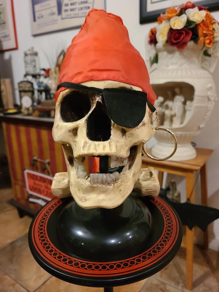 Animated Electronic Talking Skull Bizarre Magic Mentalism Tricks
