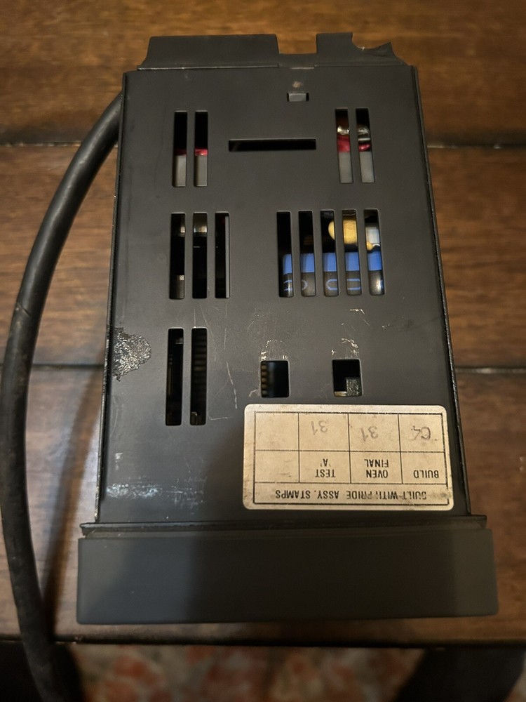 HONEYWELL DC330 Temp Controller. Model DC330B-EE-000-20-000000-00-0