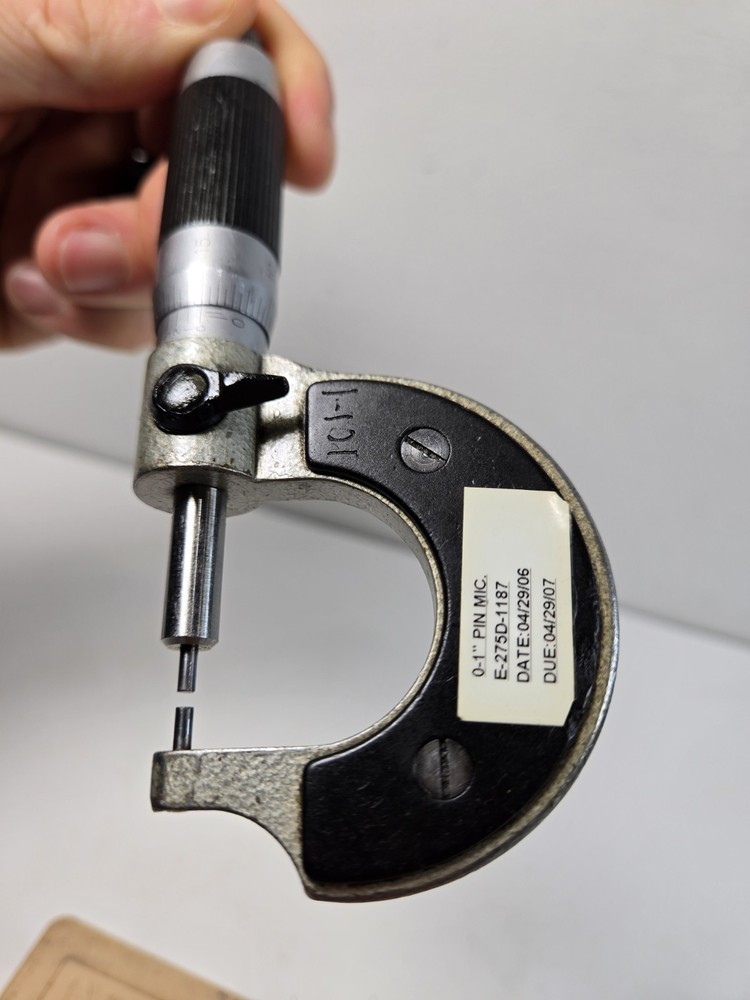 Outside Pin Micrometer 0-1" Range w/ Mitutoyo Case