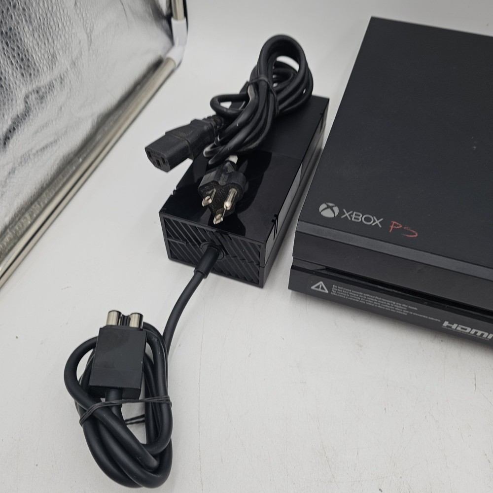 Microsoft Xbox One 1TB Original Console W/ Controller Tested 2 Game Bundle 1540