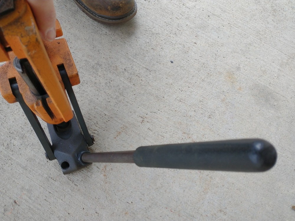 LYMAN ORANGE CRUSHER RELOADING PRESS CAST IRON SINGLE STAGE