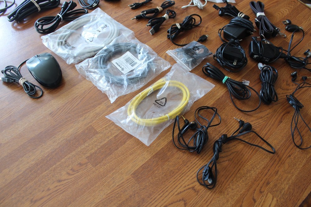 Lot Assorted Brand Cables Camera Cords USB Micro-USB AV Charging Adapters Mouse