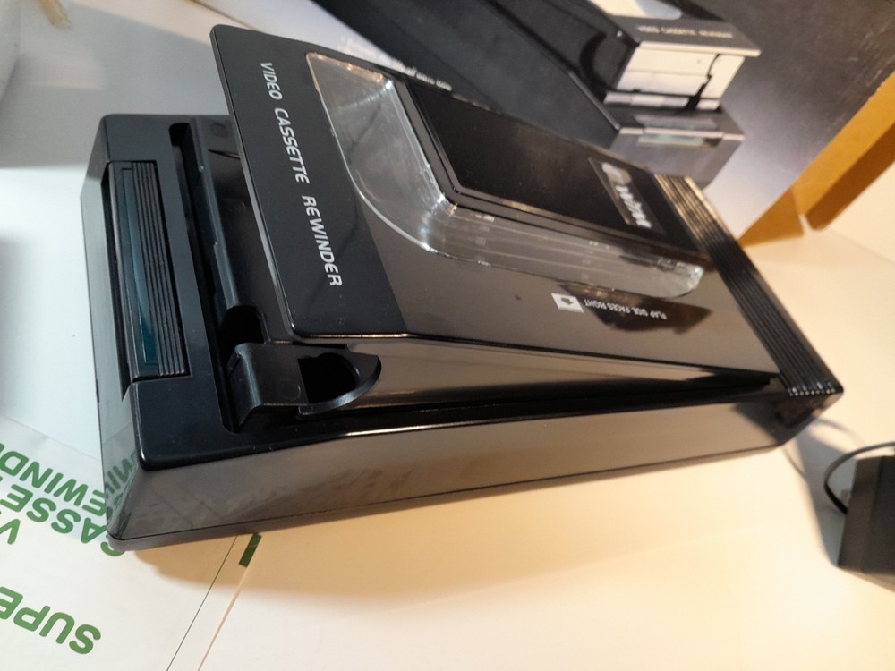 WTM VHS Video Rewinder w/ AUTO STOP & EJECT (Model: 911A) AC Powered DESCRIPTION