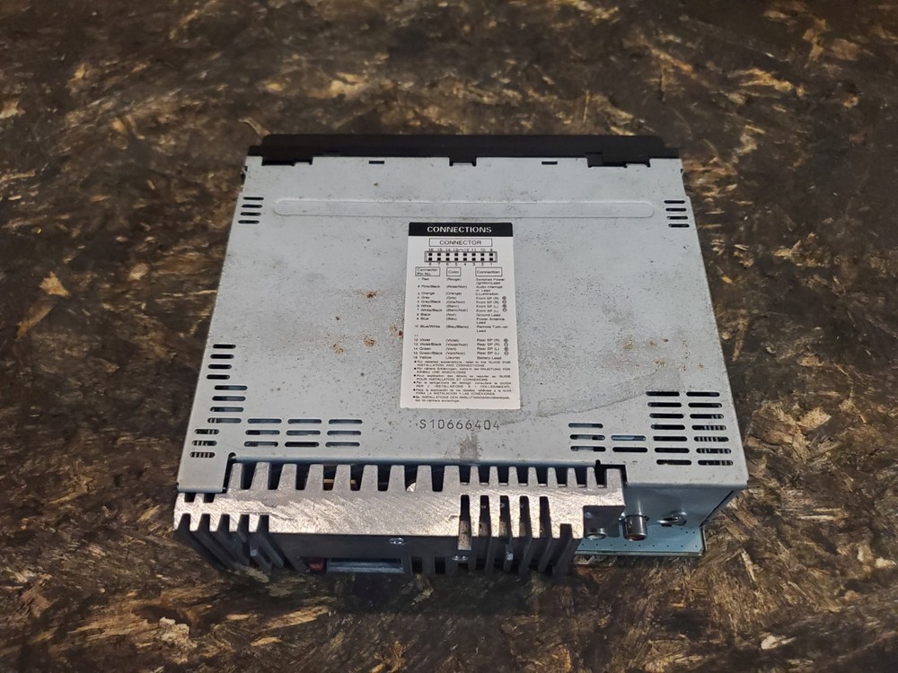 Alpine CDE-121 Radio Head Unit