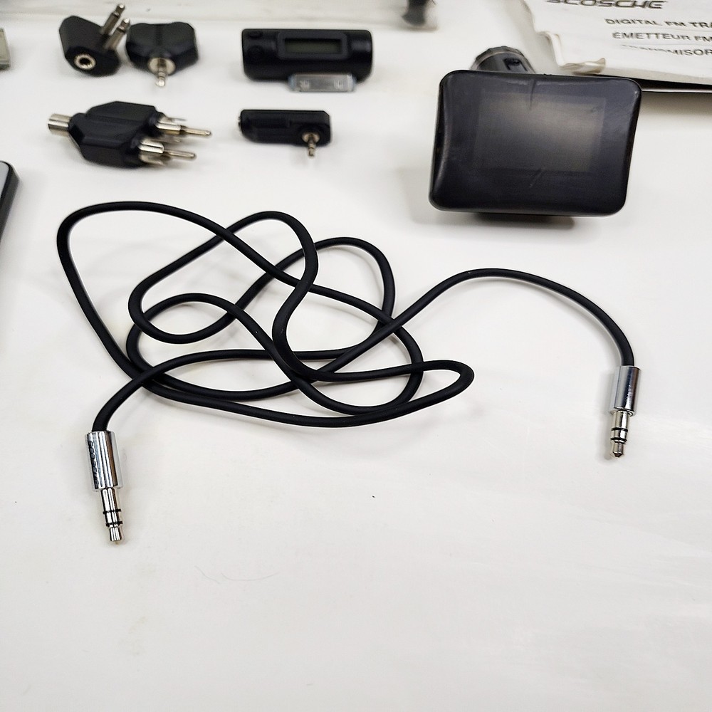 Scosche Universal Digital FM Frequencies Transmitter w/ SD Card Reader Tested