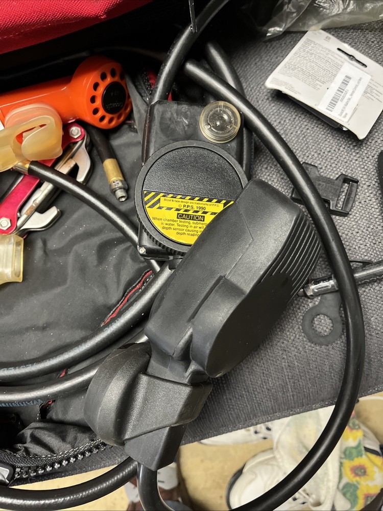 Oceanic Datamax Pro Air Scuba Dive Computer Console With Dive Bag & Regulators