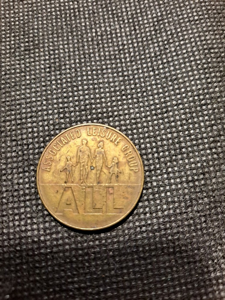 10P ASSOCIATED LEISURE GROUP TOKEN!   e3976UXX