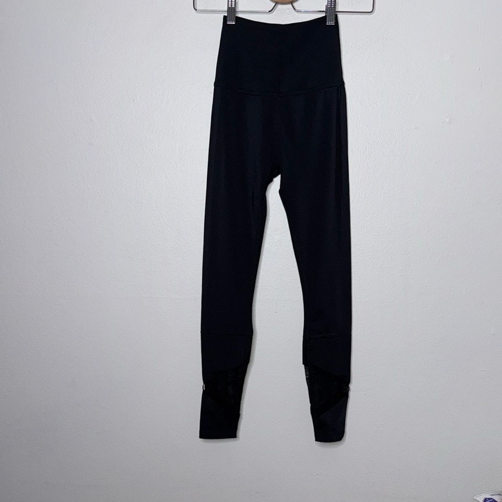 BEYOND YOGA High Waisted Mesh Ring Accent Leggings Size SMALL