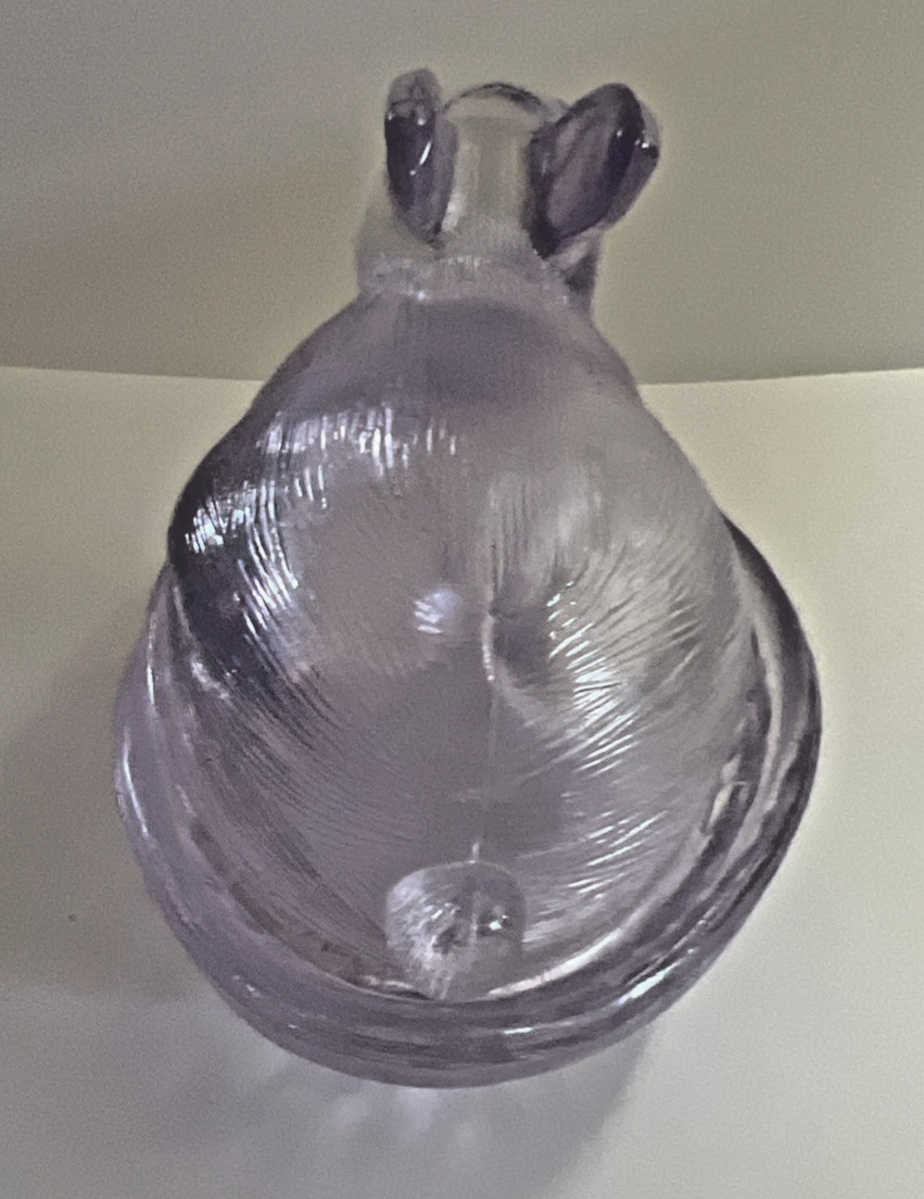 Vintage LE Smith Glass Lavender Purple Bunny Rabbit on Woven Nest 4.5"
