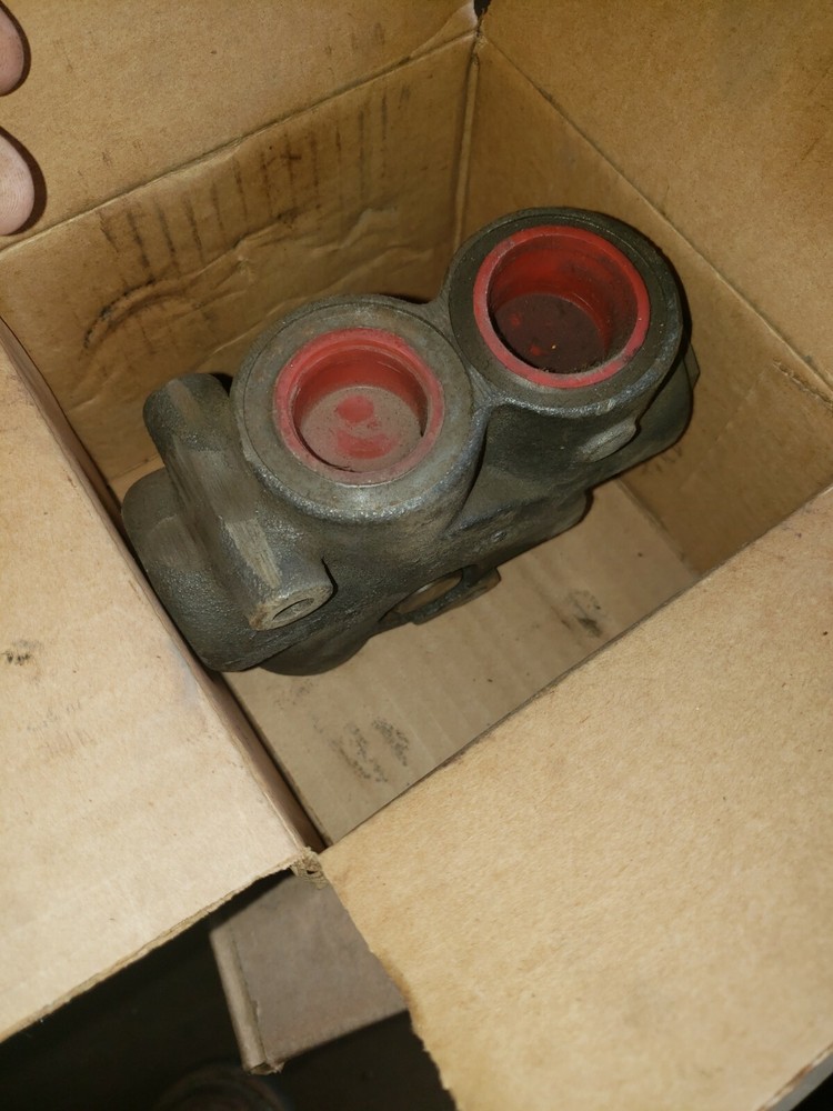 John Deere AT53246, Control Valve