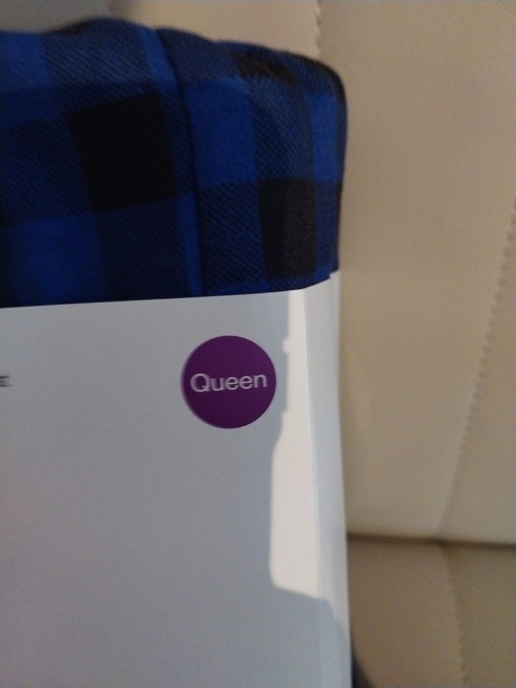 Room Essentials Queen Sized Sheet Set Microfiber Set.