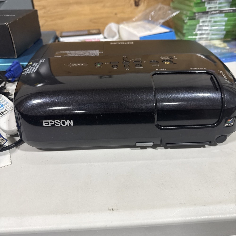 Epson EX50 3LCD multimedia projector With Bag