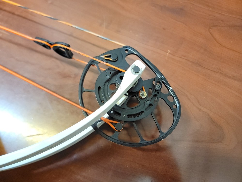 PSE Citation 40 RH Target Archery Compound Bow, Evolve Cam System 28" 60lb Draw