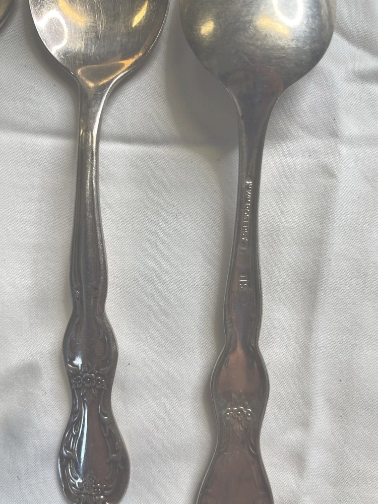 23 Pcs - Silverplated Wm Rogers IS Flatware - Partial Set - BEVERLY MANOR 1964