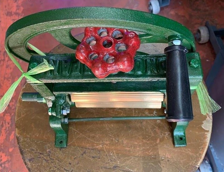 VINTAGE Dry Squid Orange Sugar Cane Mill Juicer Hand Press Cast Iron Brass Tool