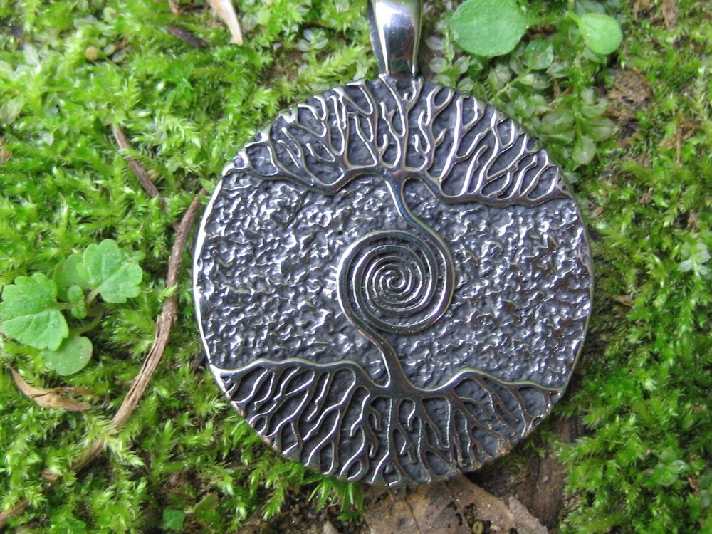 Metaphysical Illuminati Farfalla "As above so Below" amulet