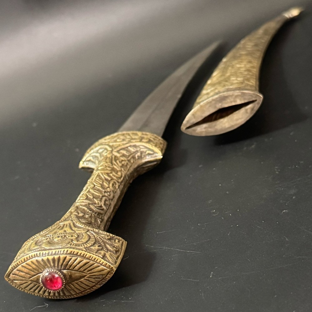 ANTIQUE ARABIC SILVER CHISELED DAGGER DAMASCUS WOOTZ BLADE RUBY GEMSTONE sword