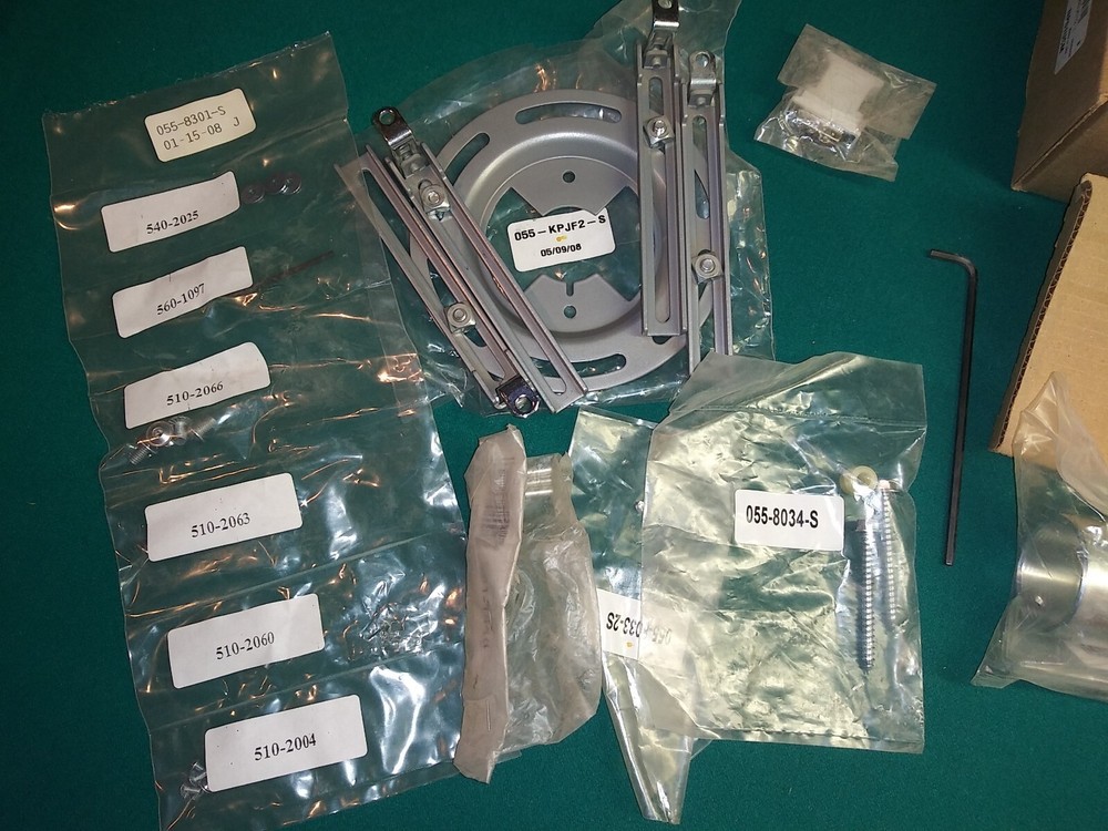 NEC VT695 Portable Projector LCD Multimedia Data w/ Remote Cords & Ceiling Mount