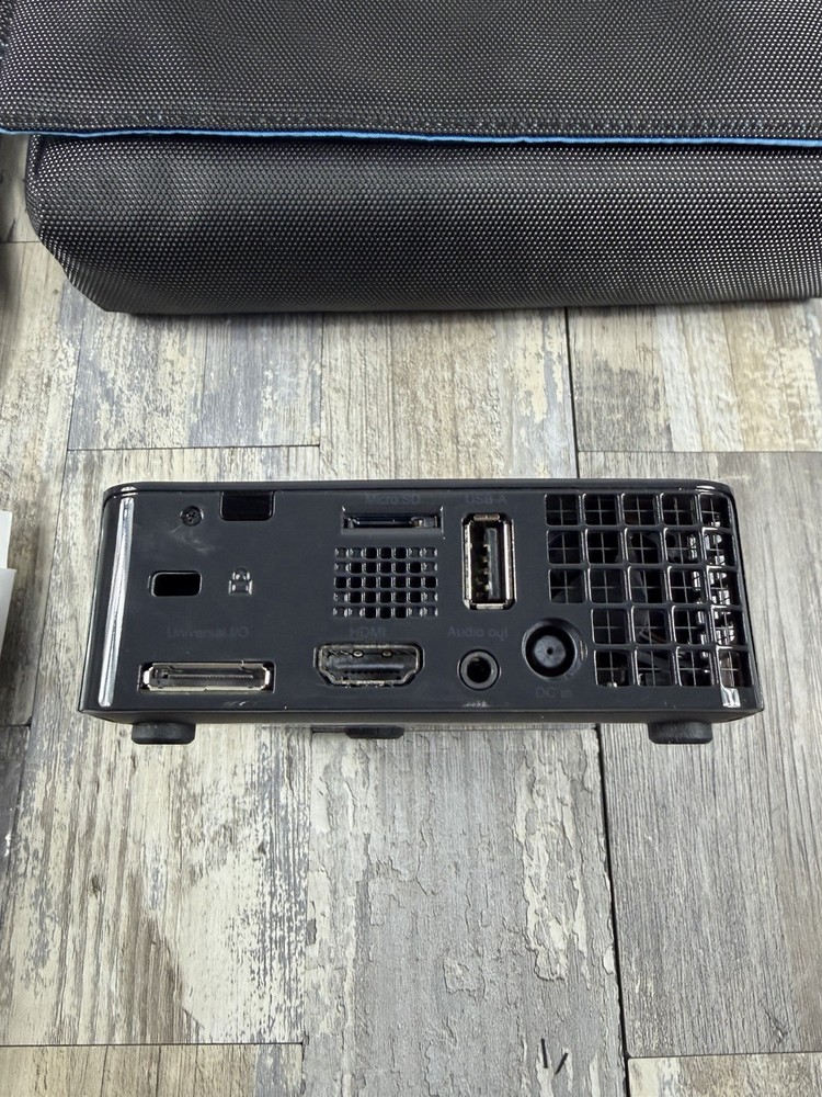 Dell M115HD LED DLP Mini Mobile Projector Bundle