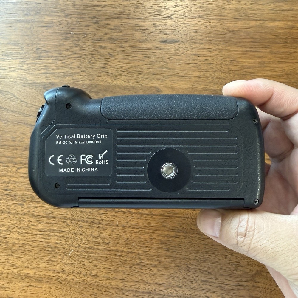 Generic Vertical Battery Grip BG-2C for Nikon D80/D90 Untested
