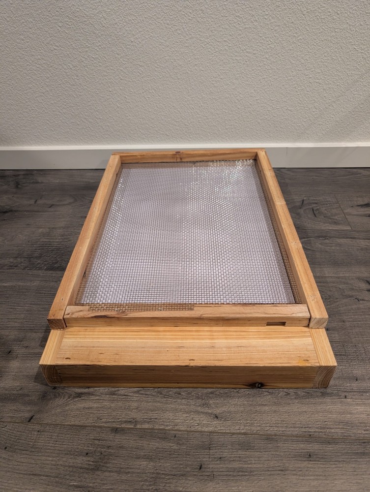 Bee Castle 8/10-FRAME MESH BOTTOM BOARD Beekeeping
