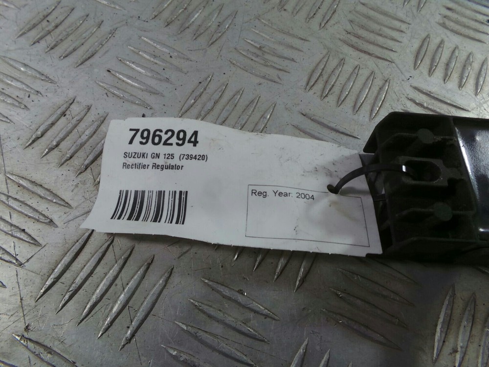 2004 SUZUKI GN125  RECTIFIER REGULATOR
