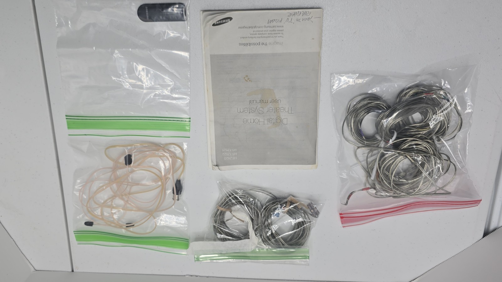 Samsung HT-Z520 5 Disk CD/DVD Home Theater System (Tested, 5 Speakers + Wire)